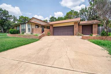 Main picture of 821 Cedar Ridge St