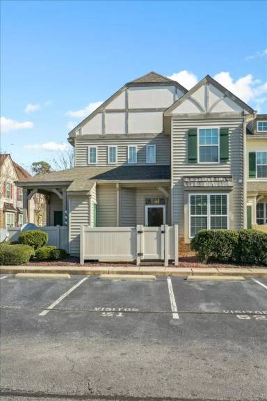 Main picture of 303 Blue Heron Trl