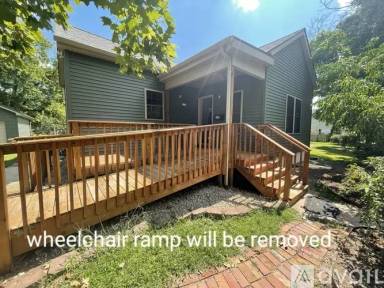 Main picture of 222 Crane St