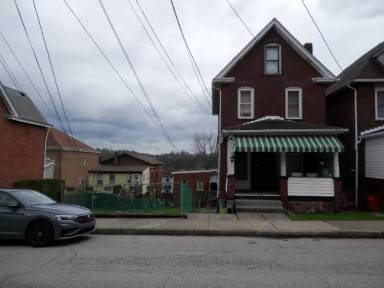 Main picture of 225 W 10th Ave