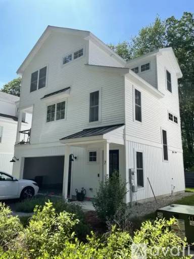 Main picture of 284 Bradley St