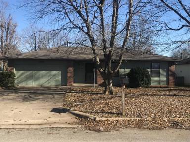 Main picture of 2220 S Kansas Ave