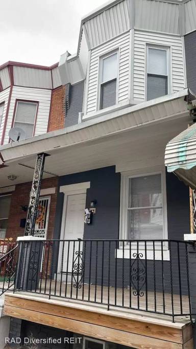 Main picture of 2749 N Dover St