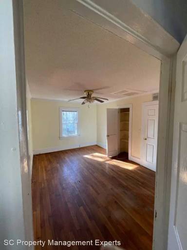 Main picture of 1586 Henley St