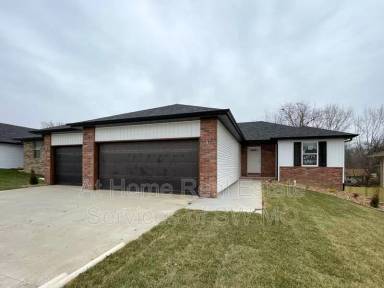 Main picture of 656 S Southgate St