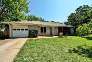 Main picture of 900 Aurora Cir