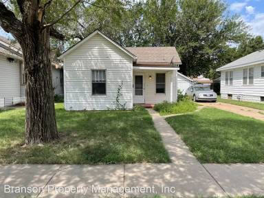 Main picture of 121 N Glenn St