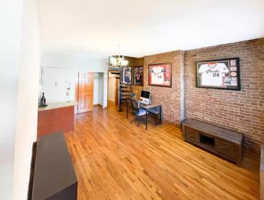 Main picture of 310 W 100th St