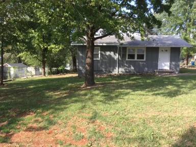 Main picture of 205 E Elm St