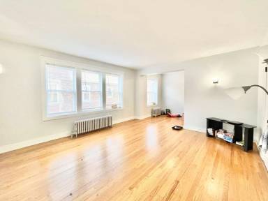 Main picture of 2803 W Lunt Ave