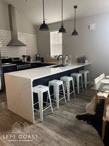 Main picture of 4154 SE Inlet Ave