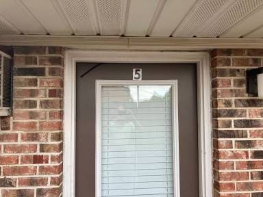 Main picture of 114 W Washington St