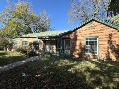 Main picture of 1327 E Garnett St