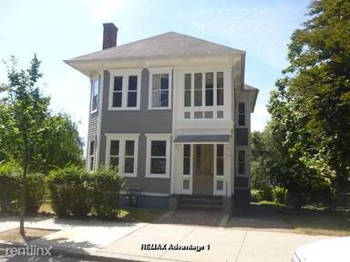 Main picture of 586 Pleasant St