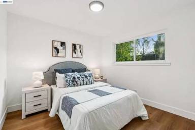 Main picture of 9829 Davona Dr