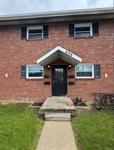 Main picture of 639 Russian St