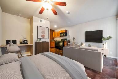 Main picture of 301 W 38th St