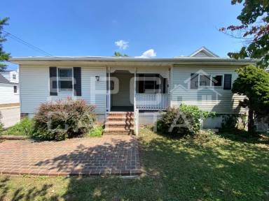 Main picture of 351 Manor St