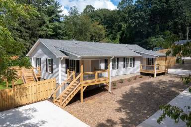 Main picture of 363 Old US Hwy 70 E