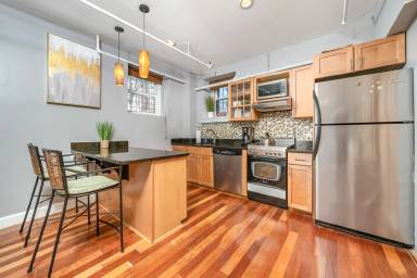 Main picture of 330 Dartmouth St