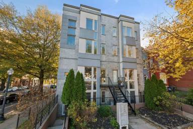 Main picture of 241 R St NE