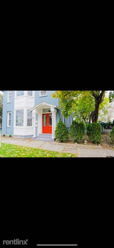 Main picture of 807 3rd Ave