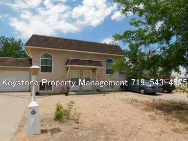 Main picture of 947 S Honeysuckle Dr