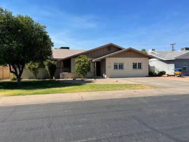 Main picture of 207 E Geneva Dr