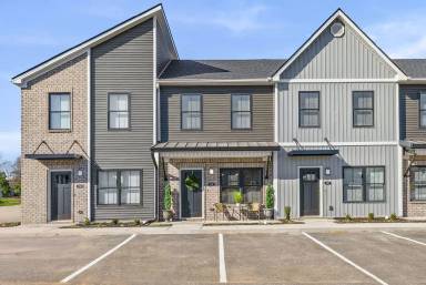 Main picture of 710 Sivley Rd