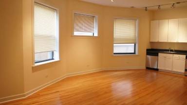 Main picture of 4715 N Sheridan Rd