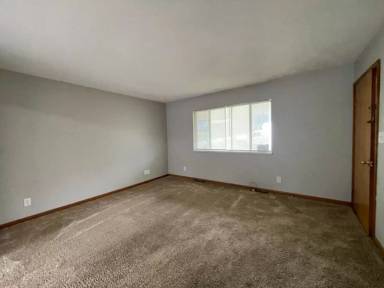 Main picture of 1081 W Main St