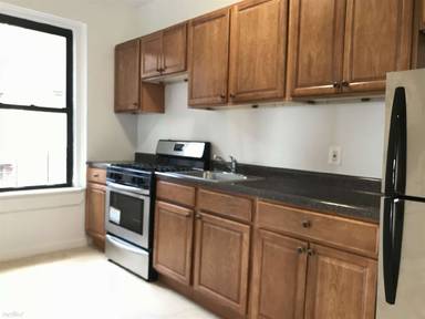 Main picture of 179 E 205th St