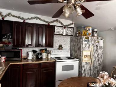 Main picture of 1XX S Walnut St