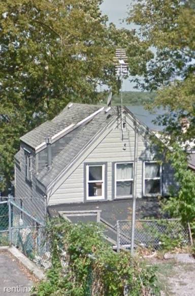 Main picture of 176 Howard Ct