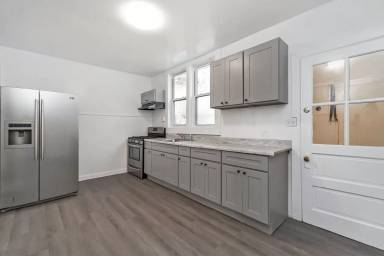 Main picture of 909 Vernon St