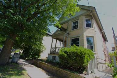 Main picture of 811 E Pleasant St