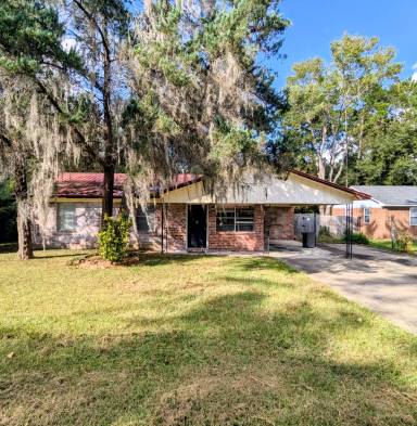 Main picture of 820 Kelly Dr
