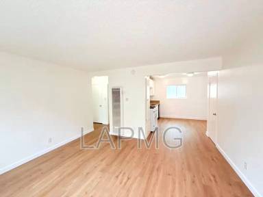 Main picture of 169 W 42nd St
