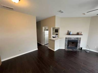 Main picture of 915 W 22nd 1/2 St