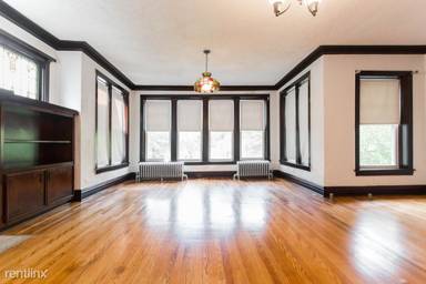 Main picture of 4729 N Washtenaw Ave