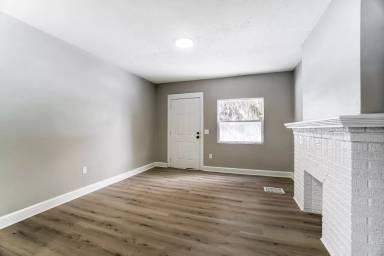 Main picture of 1081 S Champion Ave