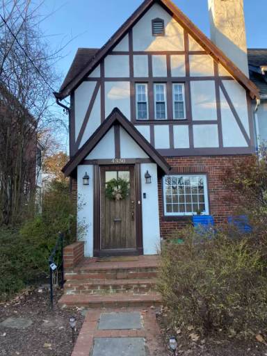 Main picture of 4330 River Rd NW