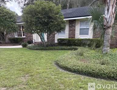 Main picture of 1913 Strickland Rd