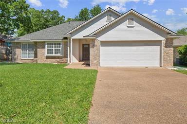 Main picture of 715 Summerglen Dr
