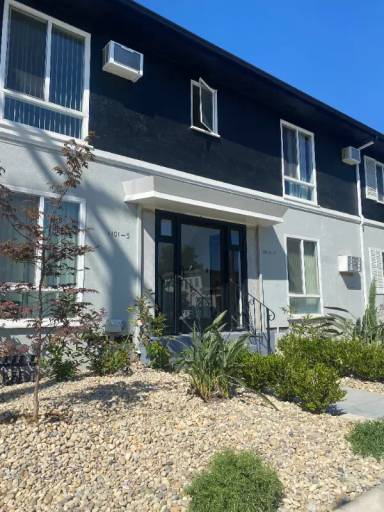 Main picture of 1 W Pine St