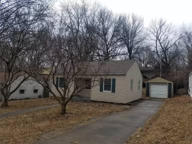 Main picture of 721 NE 46th St