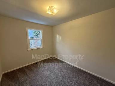 Main picture of 4 Manchester Ct