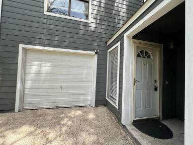 Main picture of 4745 Holly Ln E