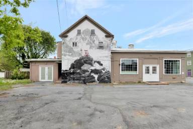 Main picture of 318 E King St