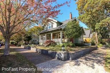 Main picture of 3775 SE Stephens St